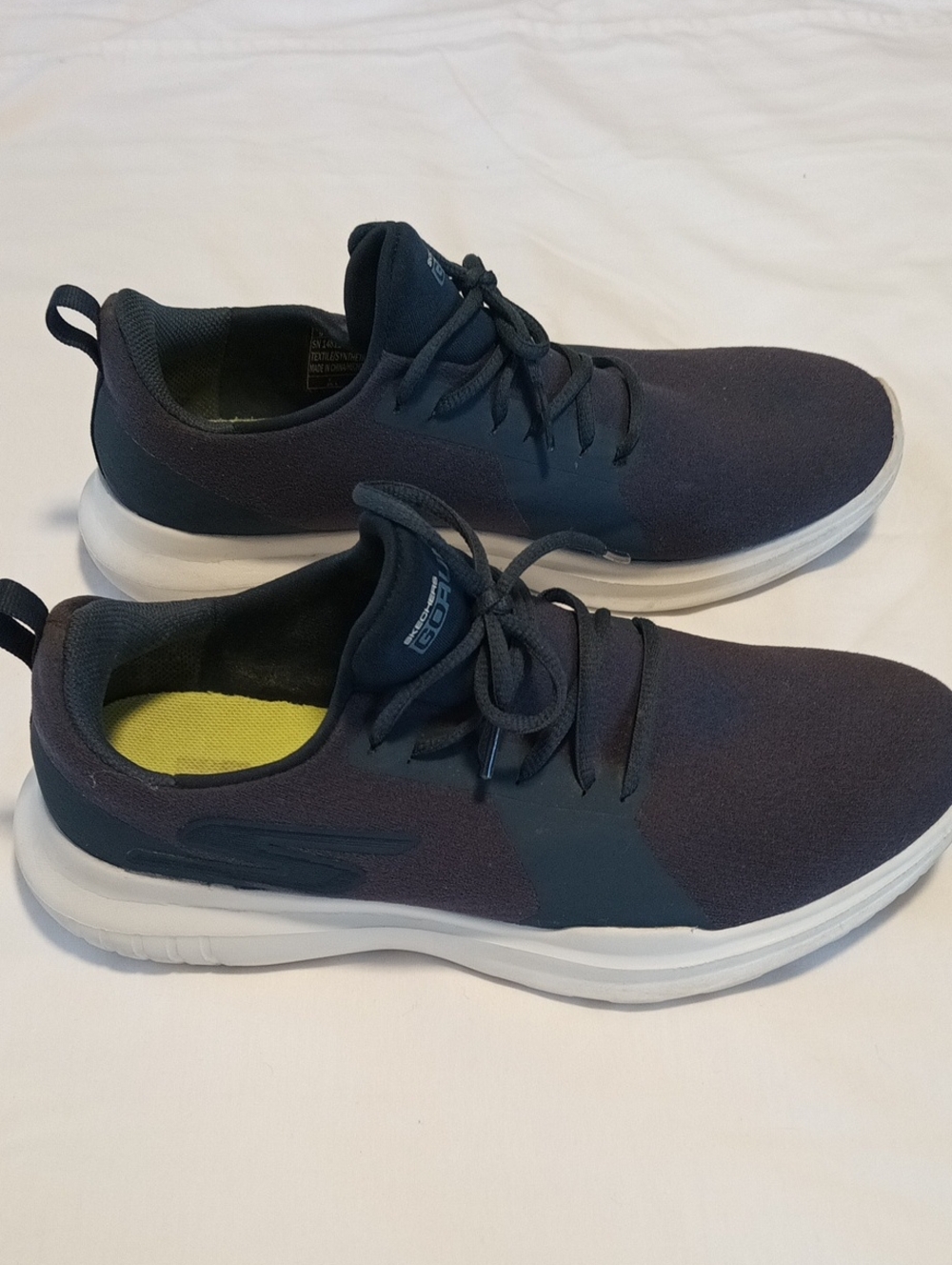 Skechers GoRun Women’s Dark Blue Knit Lace-Up Sneakers with White Sole